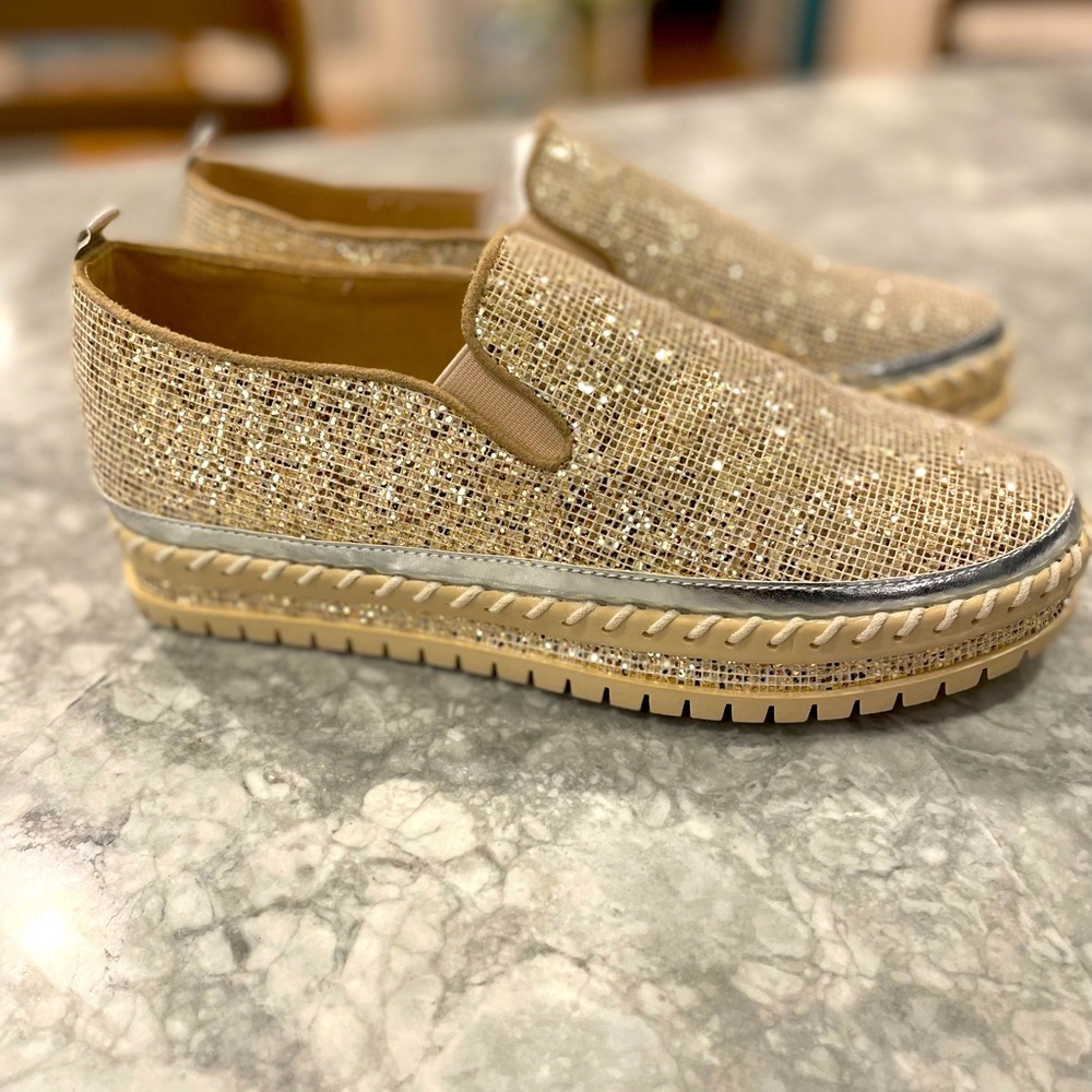 Stylish brand new shoes. Never wear